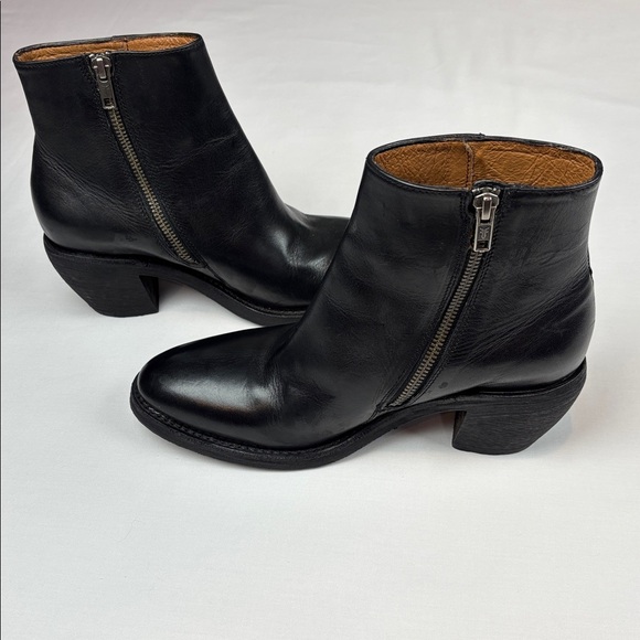 Frye Women's Rosalia Black Leather Ankle Booties Like New - Size 8 B - Picture 2 of 10